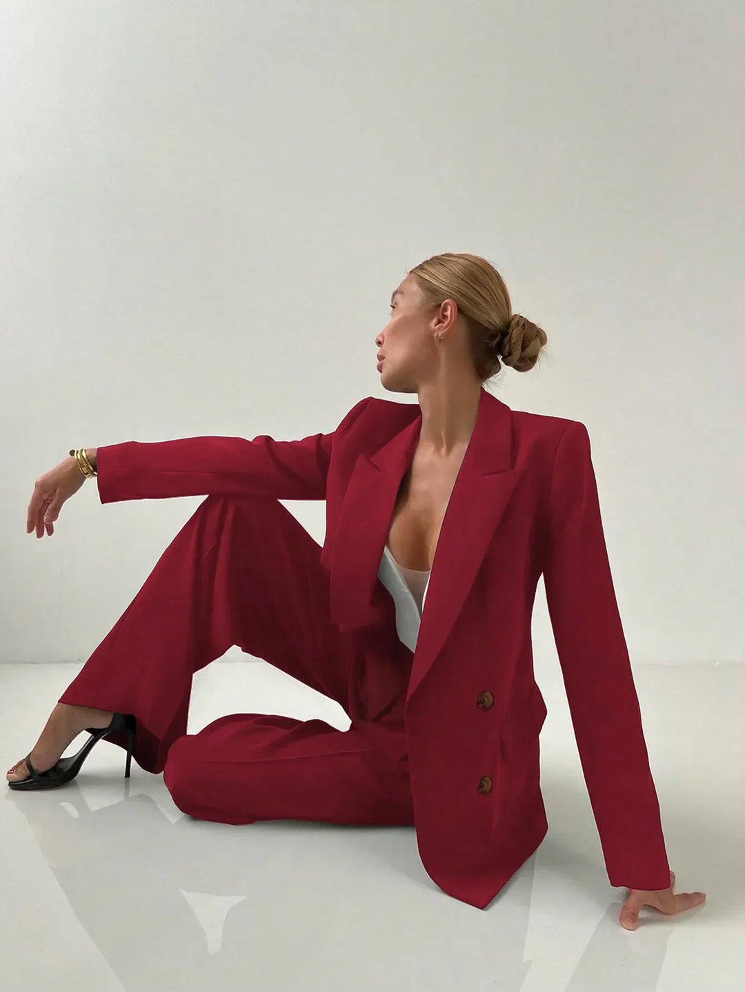 Melanie® | Dame To-delt Sæt – Tidøs Elegance og Moderne Styrke